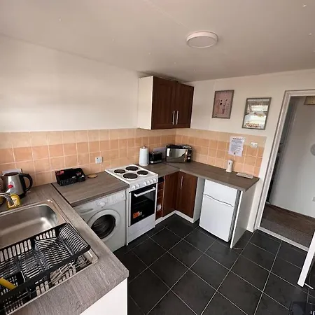 Semi-Detached Chalet - Uddingston, Glasgow Exterior photo