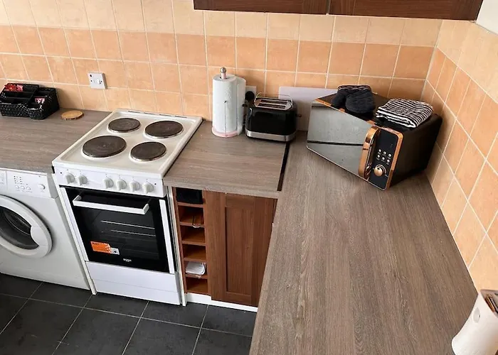 Semi-Detached Chalet - Uddingston, Glasgow