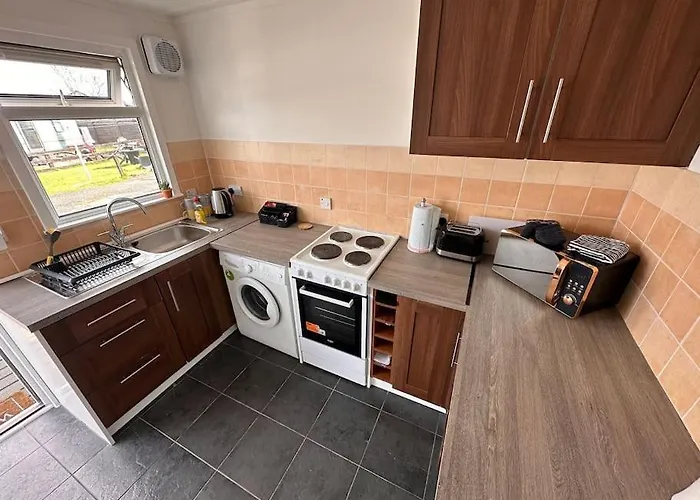 Semi-Detached Chalet - Uddingston, Glasgow