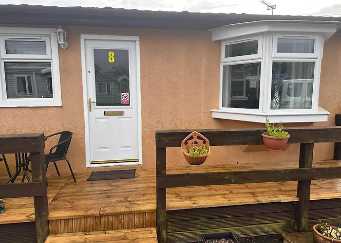 Semi-Detached Chalet - Uddingston, Glasgow