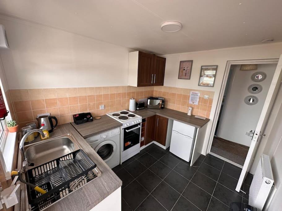 Semi-detached - Uddingston, Glasgow Apartment