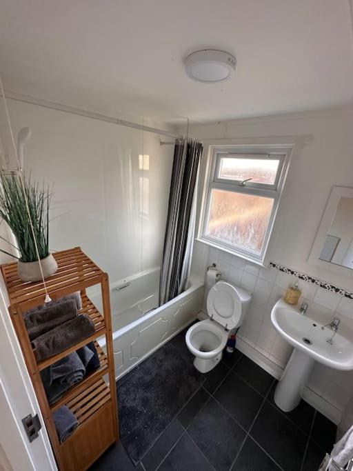 Semi-detached - Uddingston, Glasgow Apartment