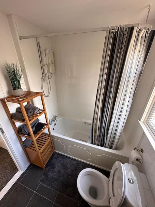 Semi-detached - Uddingston, Glasgow Apartment Uddingston